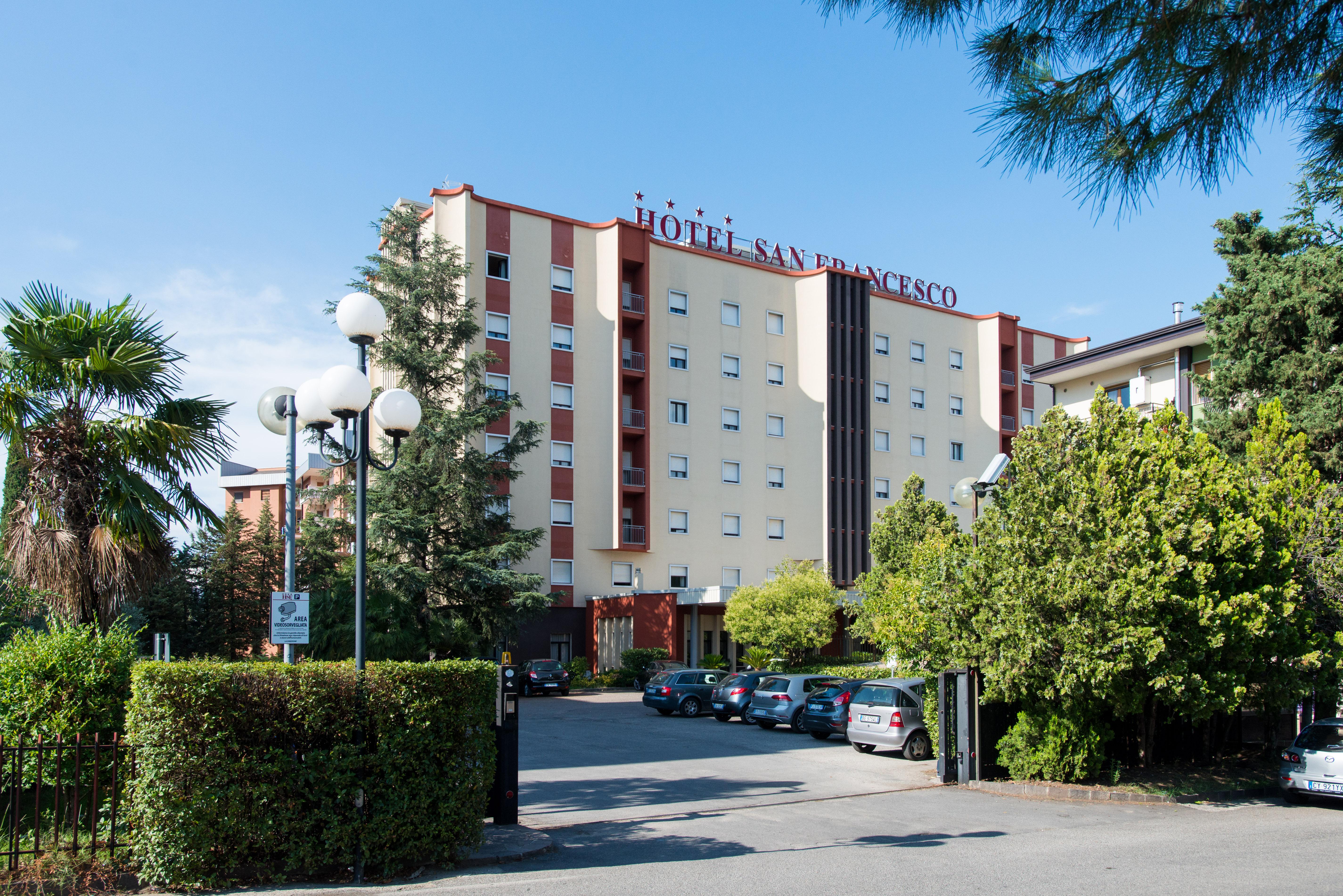 Hotel San Francesco Ренде Экстерьер фото